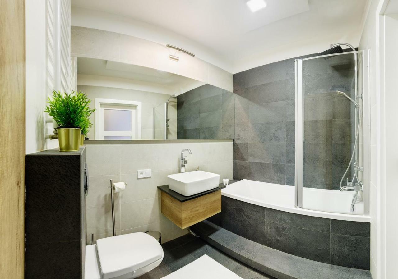 Sleepway Apartments- Garbary 100-46 Poznan Ngoại thất bức ảnh